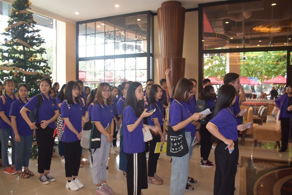Sinh viên Phú Xuân đi thực tế tại Doanh nghiệp