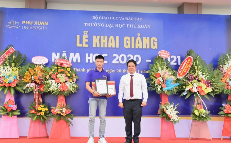 Đại học Phú Xuân vinh danh Tân thủ khoa 28,1 điểm