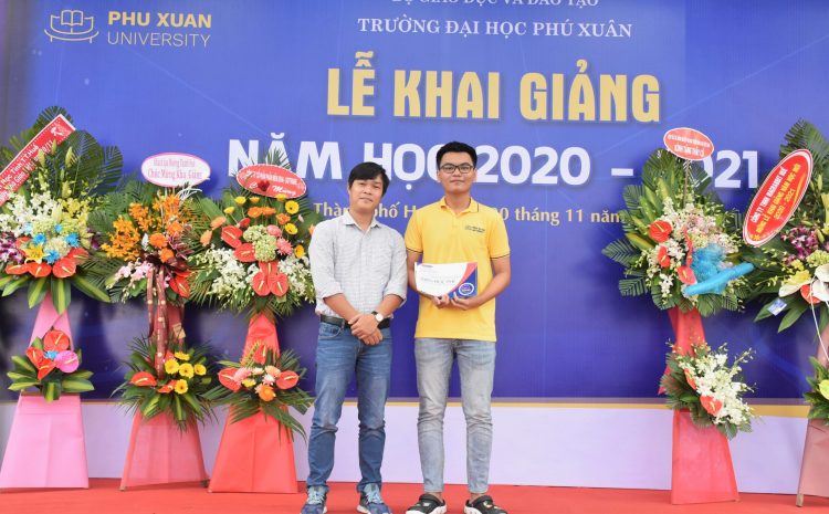  Sinh viên Phú Xuân nhận học bổng Doanh nghiệp 40 triệu đồng.