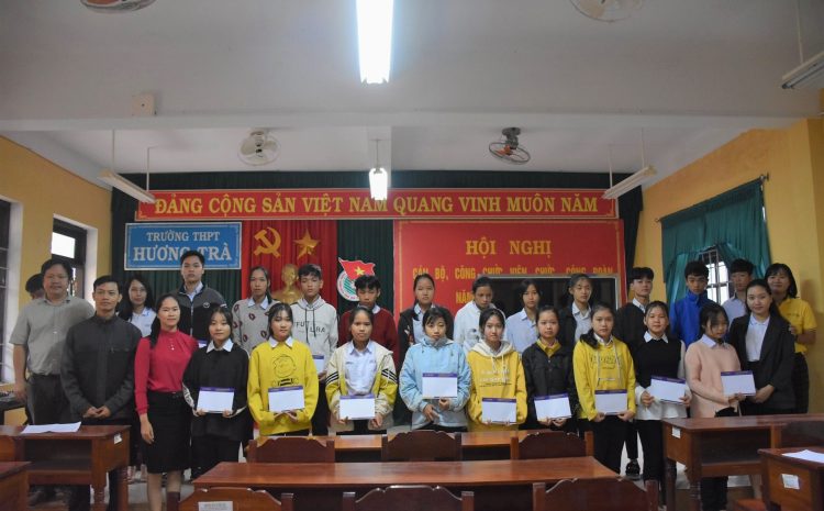  Đại học Phú Xuân đồng hành cùng miền Trung qua cơn ngặt nghèo