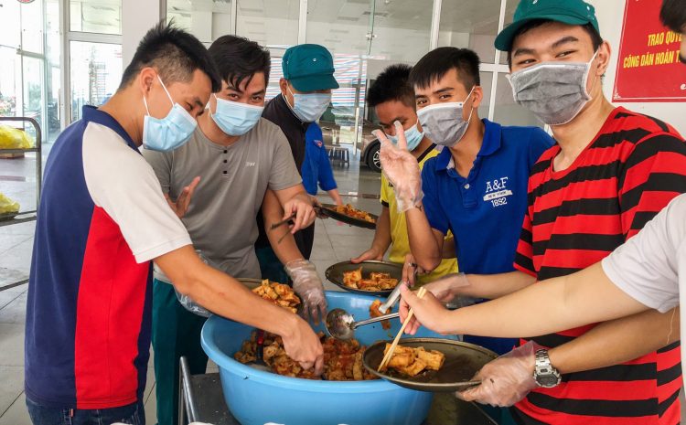  Sinh viên Đại học Phú Xuân tham gia tình nguyện mùa dịch