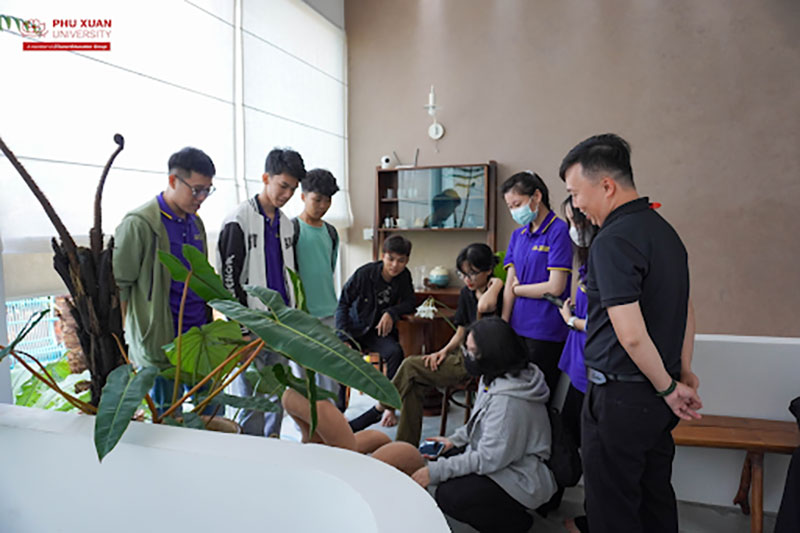 Chuyến “du học” của sinh viên Thiết kế nội thất PXU đến trụ sở của một trong những công ty thiết kế nổi tiếng với phong cách độc đáo tại Huế - Công ty Limdim House. 
