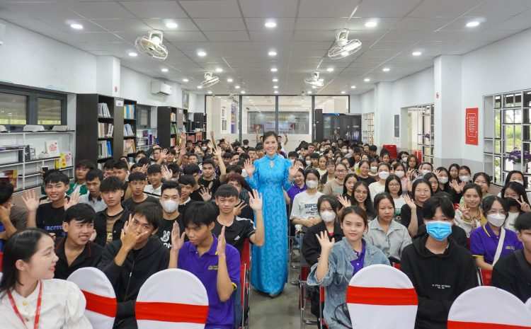  Sôi động cùng tuần lễ định hướng tân sinh viên K21 trường Đại học Phú Xuân