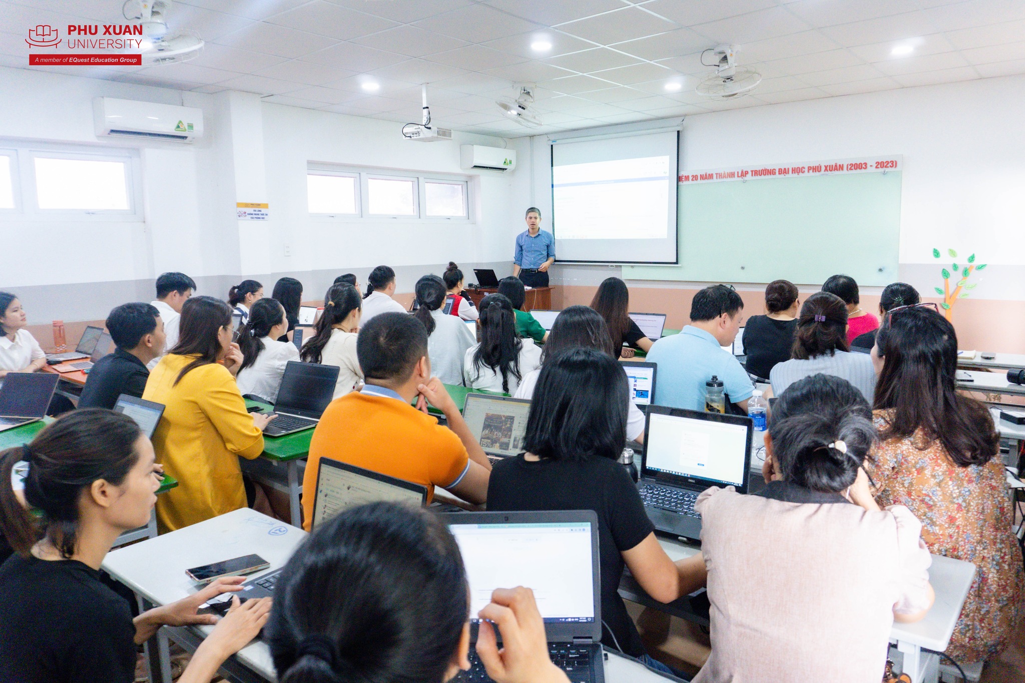 Các Thầy cô trường Đại học Phú Xuân học về ứng dụng AI