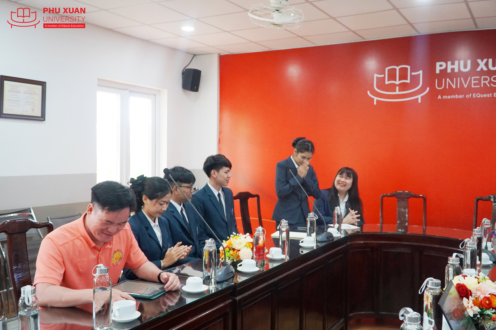 Đại diện sinh viên Đại học Chaopraya, Thái Lan phát biểu tại buổi lễ 