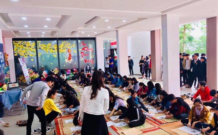  CHƯƠNG TRÌNH “CHẮP CÁNH NGÔN NGỮ – HÀNH TRANG VÀO ĐẠI HỌC”: KẾT NỐI TÌNH NGUYỆN, TRI THỨC VÀ ĐAM MÊ NGÔN NGỮ