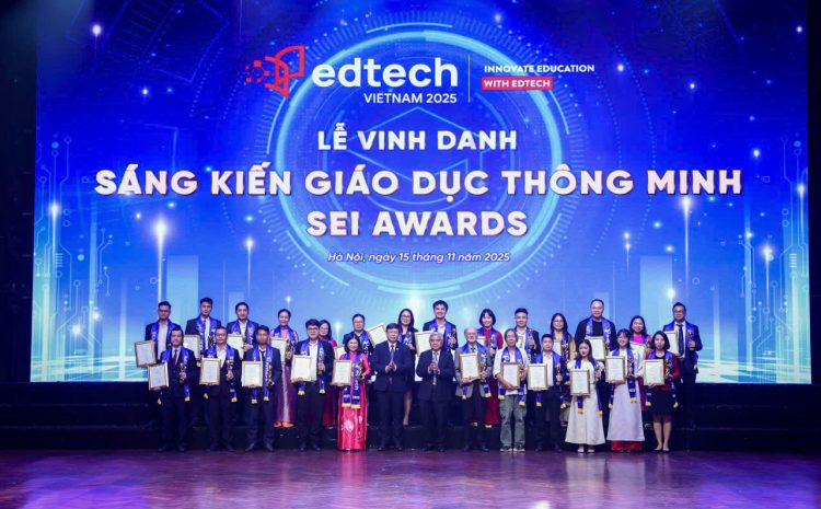  TRƯỜNG ĐẠI HỌC PHÚ XUÂN VINH DỰ ĐÓN NHẬN “CÚ ĐÚP” GIẢI THƯỞNG TẠI SEI AWARDS 2025